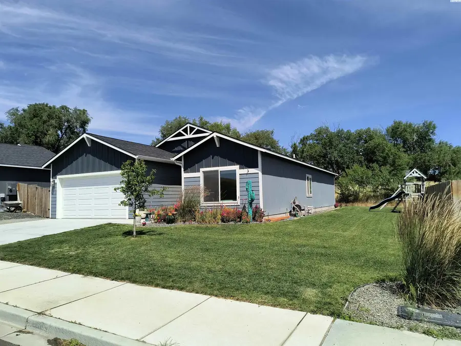 1292 Mary Ave, Benton City, WA 99320 - #2