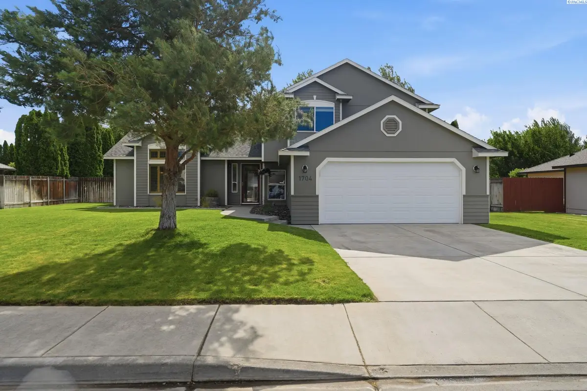 1704 Maplewood Ave, West Richland, WA 99353 - #1