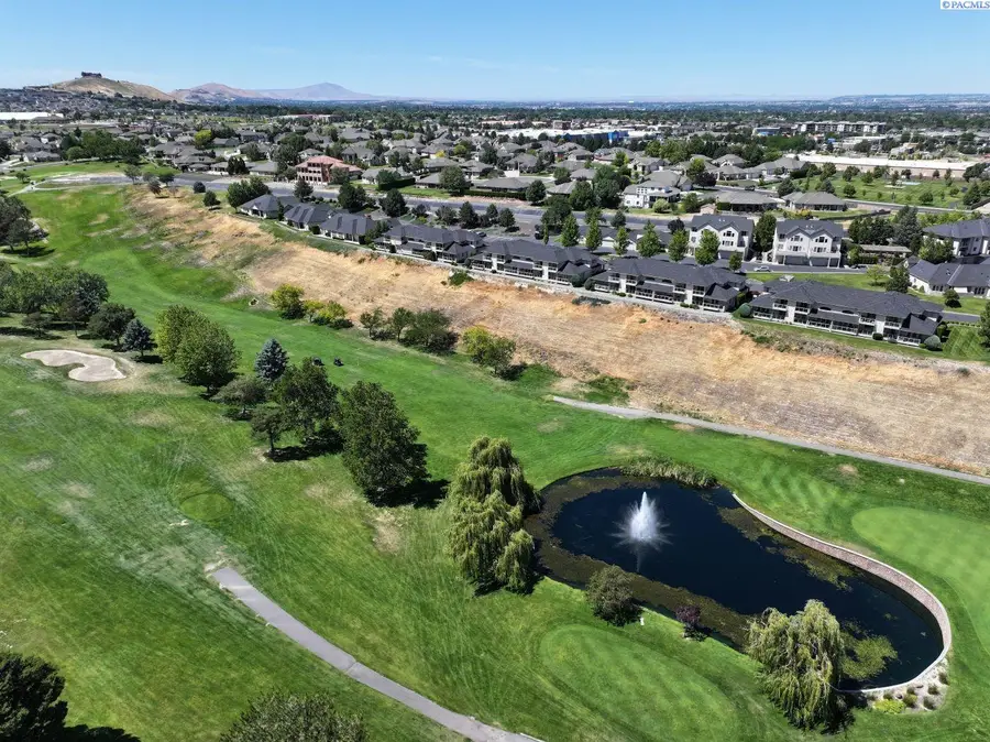 3710 W Canyon Lakes Dr. D102 #D102, Kennewick, WA 99337 - #2