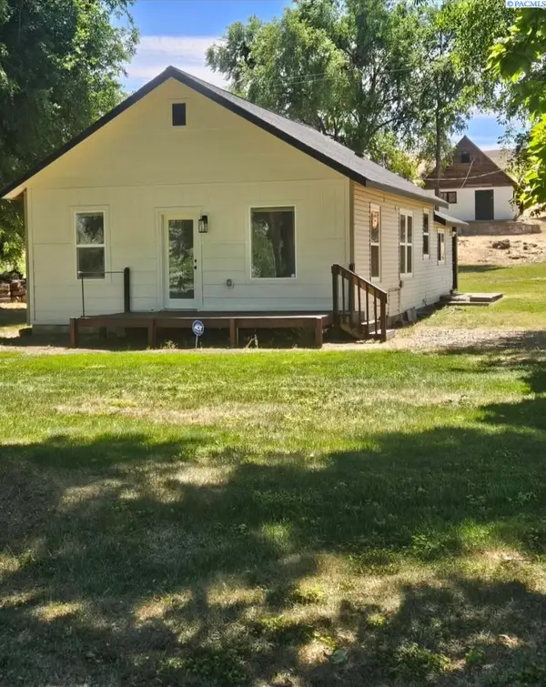 168501 W Byron Rd, Prosser, WA 99350