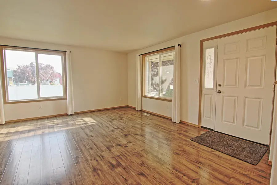 4003 Dartmoor Ln, Pasco, WA 99301 - #3
