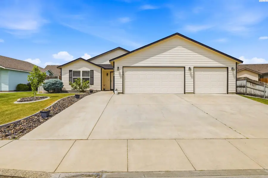 5703 Fillmore Dr, Pasco, WA 99301 - #3