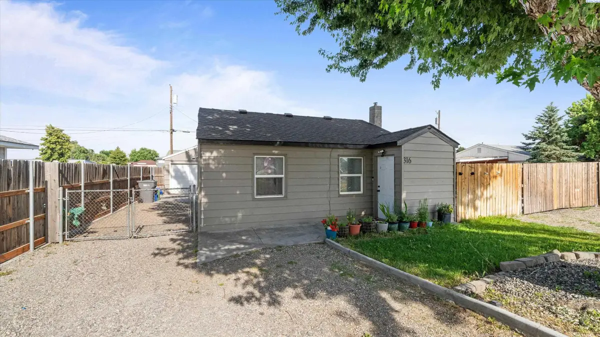 316 N Jefferson St, Kennewick, WA 99336 - #1