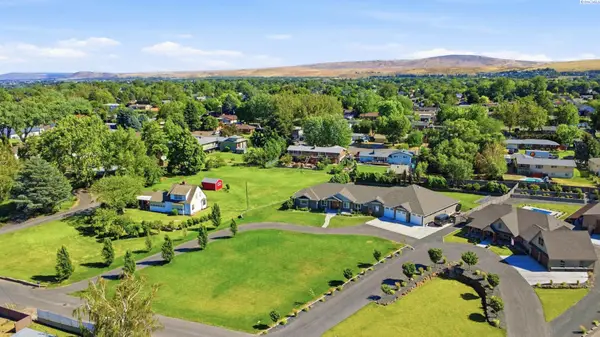 903 W 22nd Pl, Kennewick, WA 99337