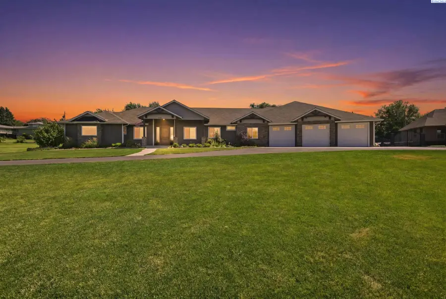 903 W 22nd Pl, Kennewick, WA 99337 - #2