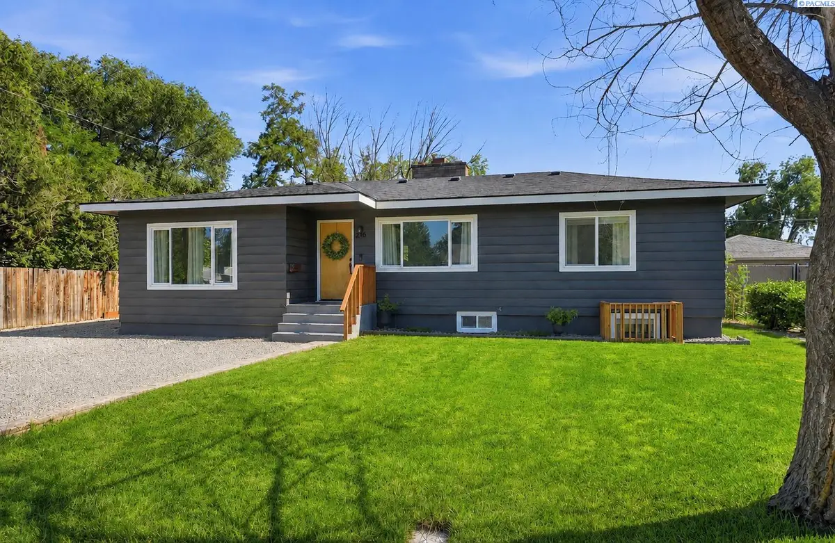 210 E 14th Ave, Kennewick, WA 99337 - #1