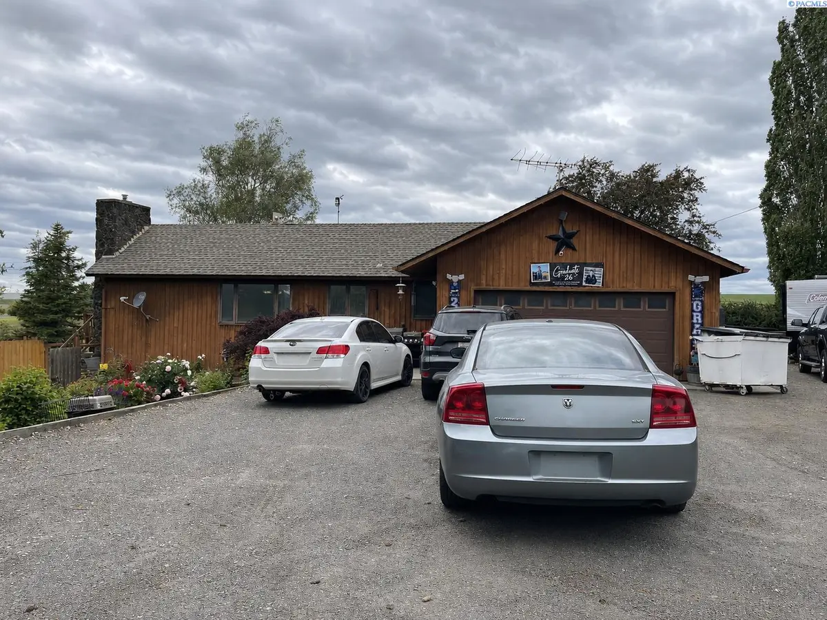 308 N Roberts Rd, Oakesdale, WA 99158 - #1