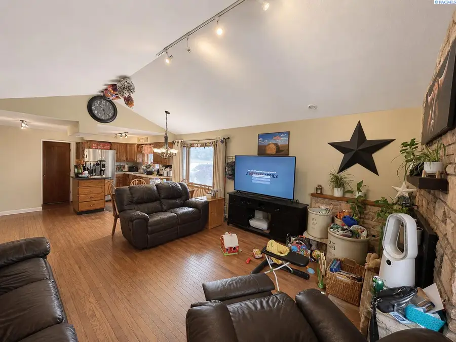 308 N Roberts Rd, Oakesdale, WA 99158 - #3