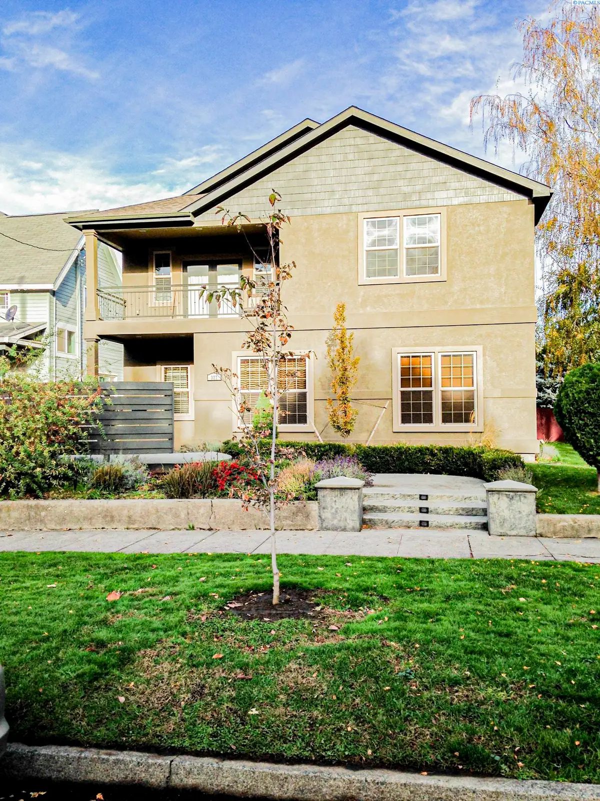 327 E Birch St, Walla Walla, WA 99362 - #1