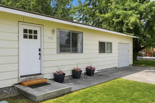 3701 Grant Loop, West Richland, WA 99353