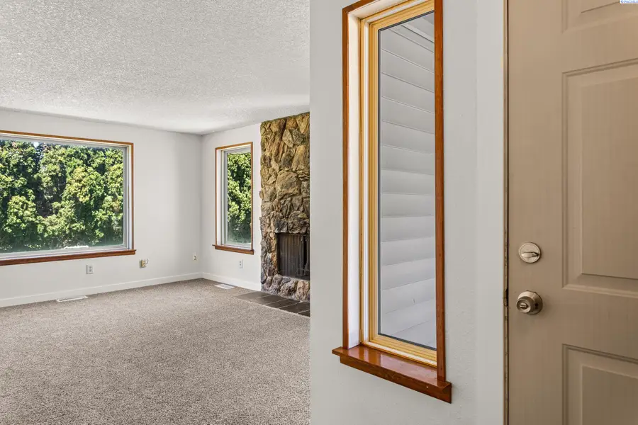 3214 W 12th Avenue, Kennewick, WA 99338 - #3