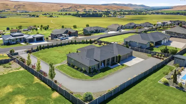 74002 E Grand Bluff Lp, Kennewick, WA 99338