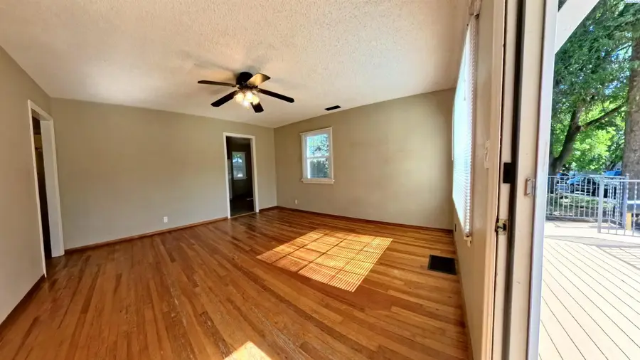 1020 NW Charlotte St, Pullman, WA 99163 - #2