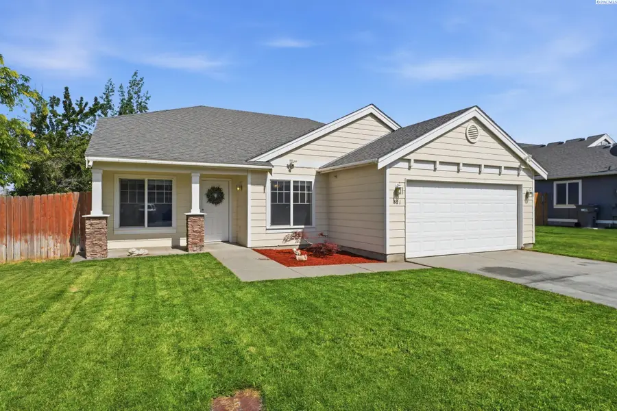 821 S Tweedt St, Kennewick, WA 99336 - #2
