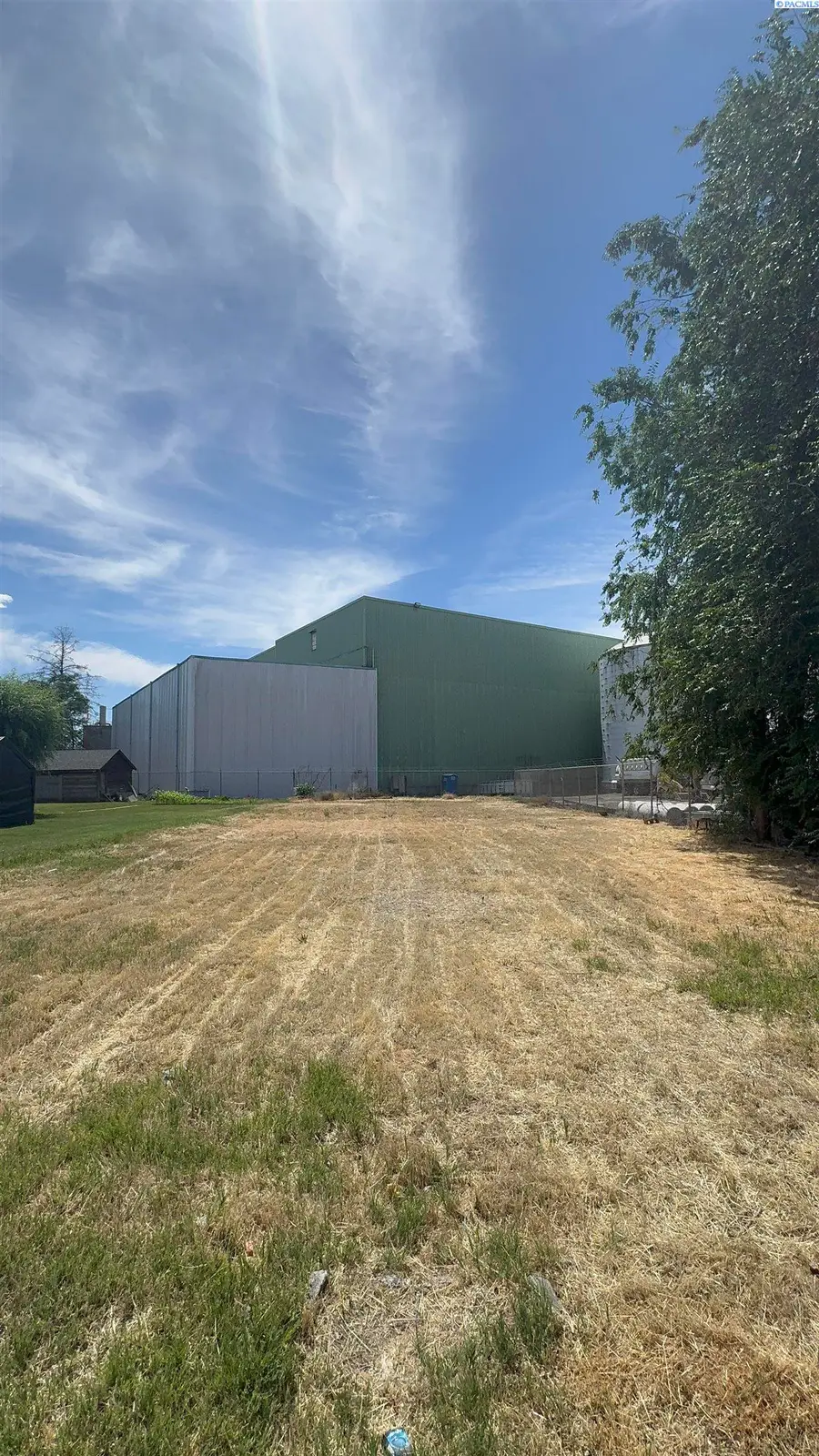 200 E 4th St, Grandview, WA 98930 - #2