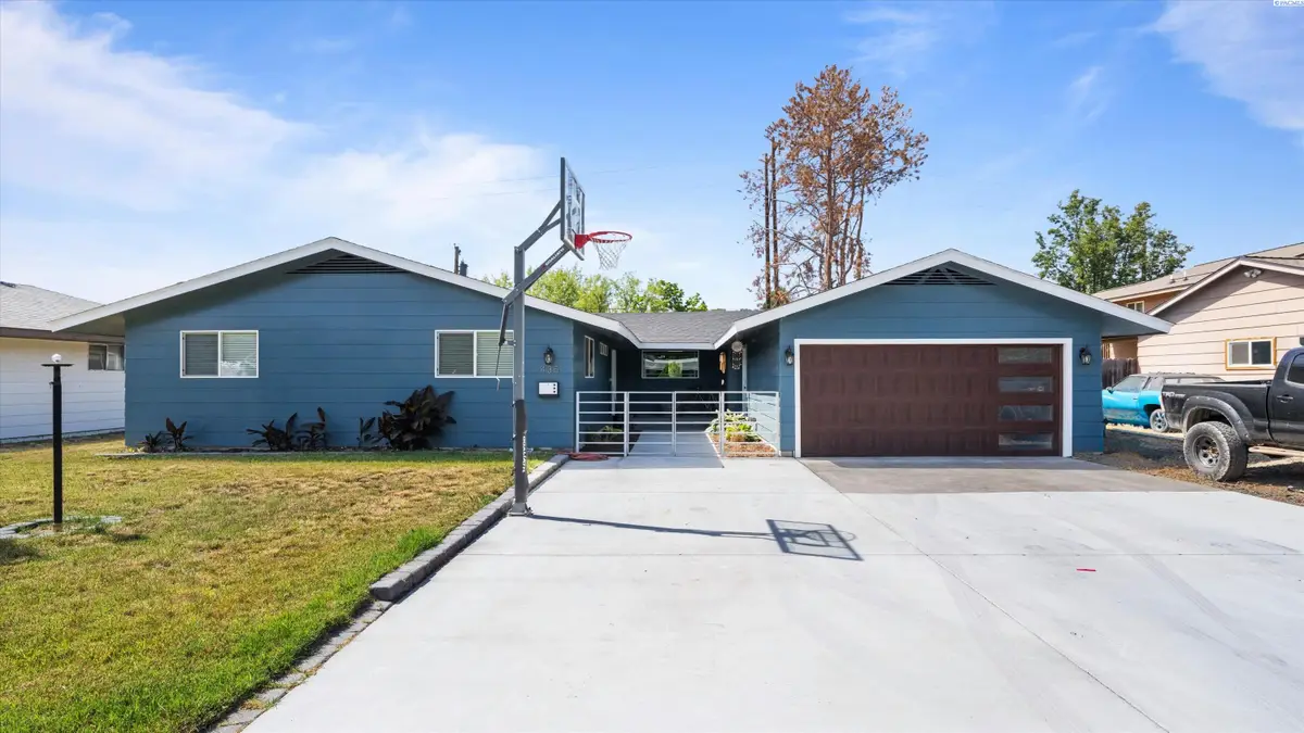 435 W 20th Ave, Kennewick, WA 99337 - #1