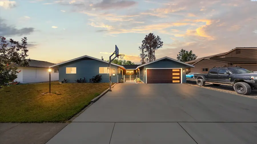 435 W 20th Ave, Kennewick, WA 99337 - #3