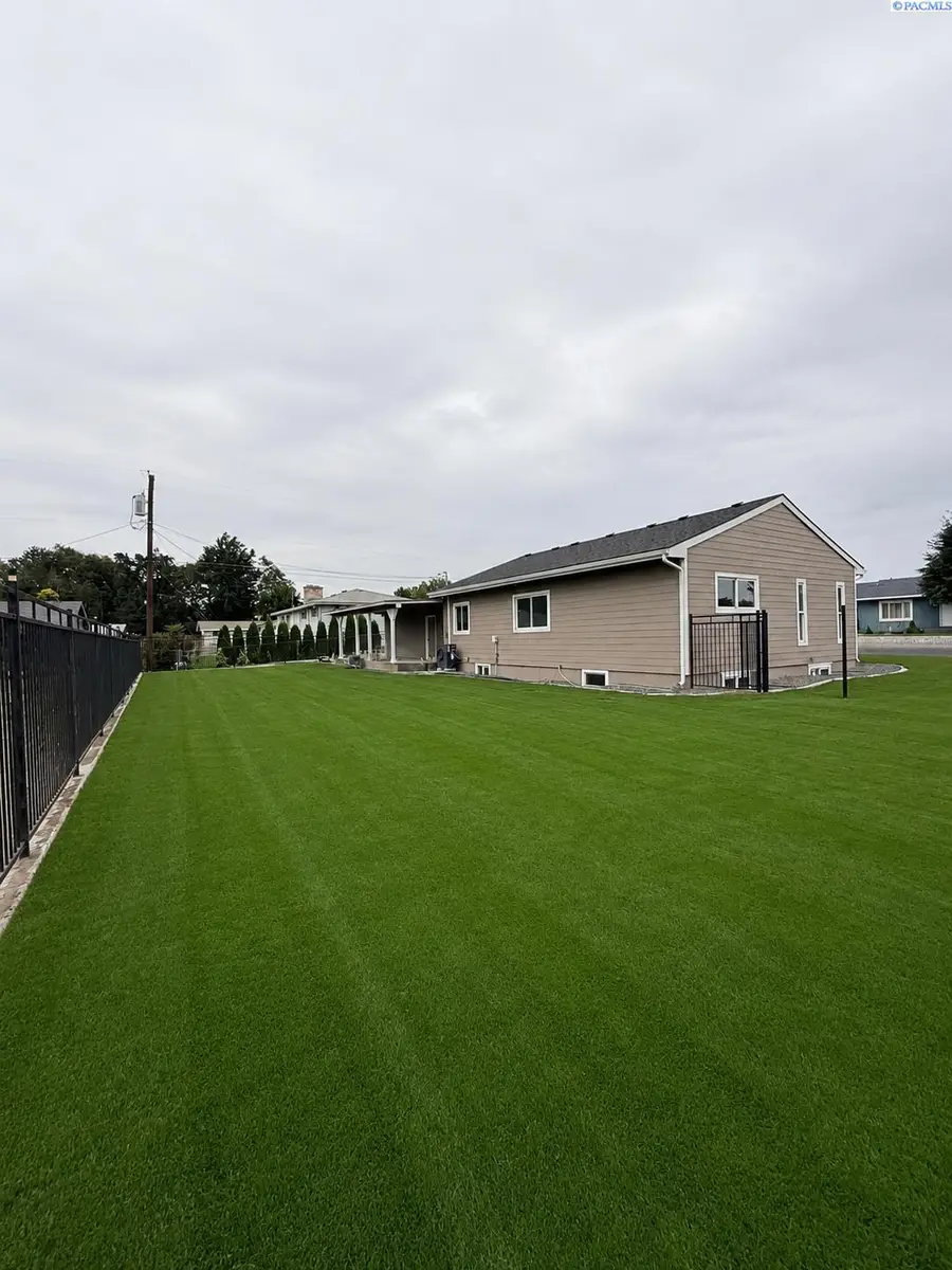1312 S Hawthorne, Kennewick, WA 99337 - #2