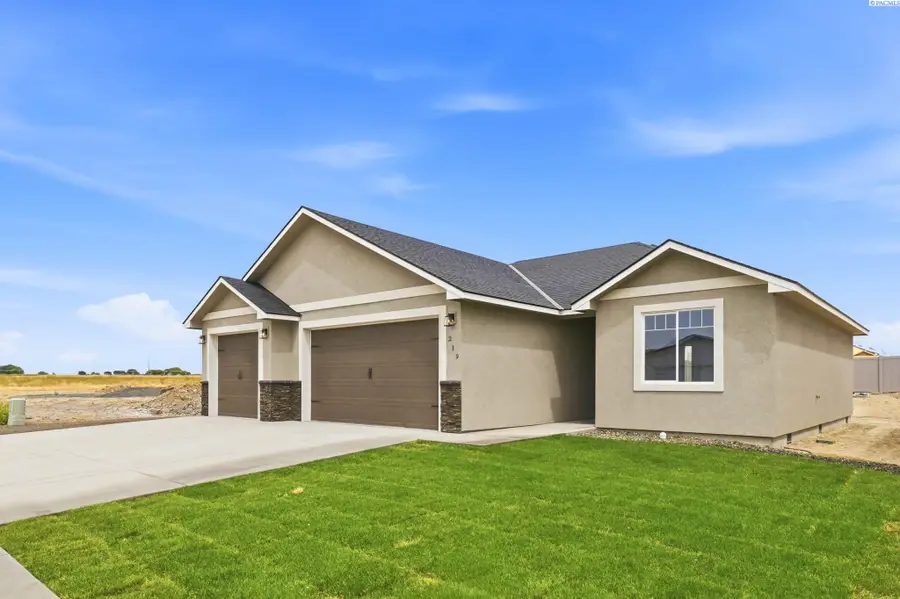 219 Packer St., Prosser, WA 99350 - #2