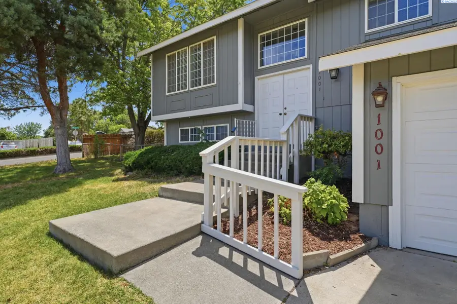 1001 W 14th Avenue, Kennewick, WA 99337 - #3