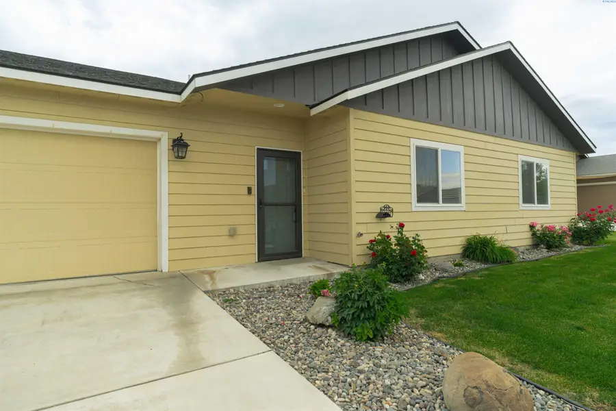 588 N Harrison Place, Kennewick, WA 99336 - #2