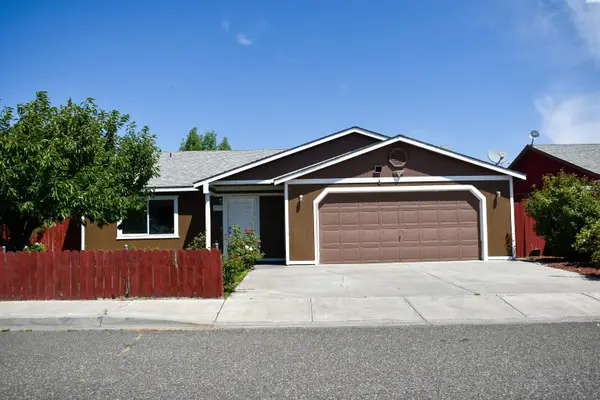 2515 E Adelia, Pasco, WA 99301