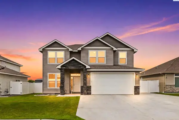 8215 Ashen Dr, Pasco, WA 99301