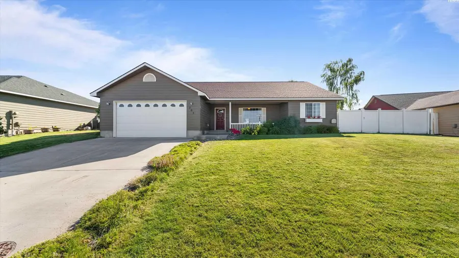 705 Cherry Ln, Grandview, WA 98930 - #2
