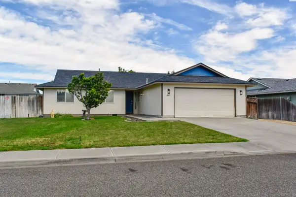 6107 Dodger Dr, Pasco, WA 99301