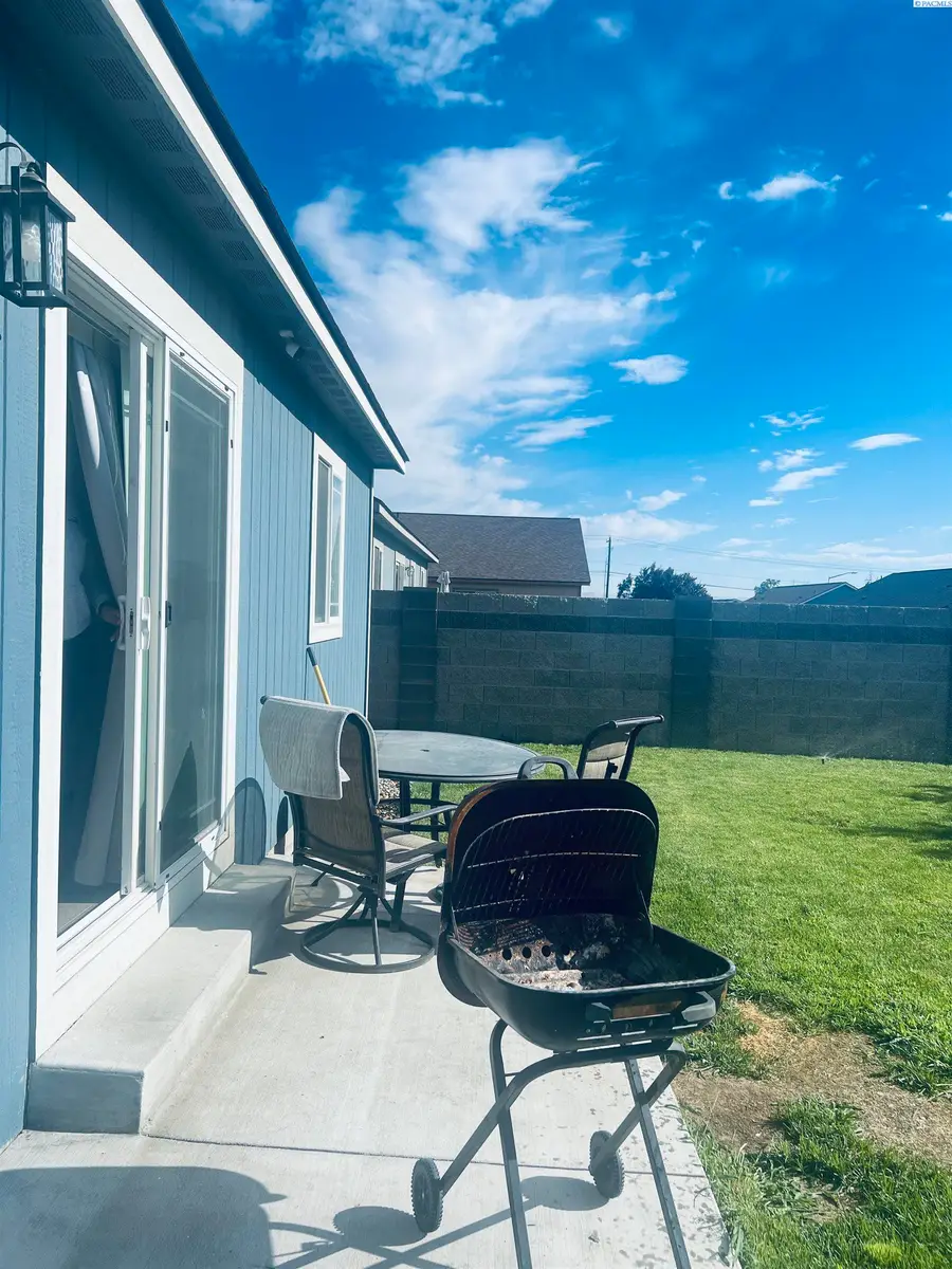 1621 Ayshire St, Sunnyside, WA 98944 - #3