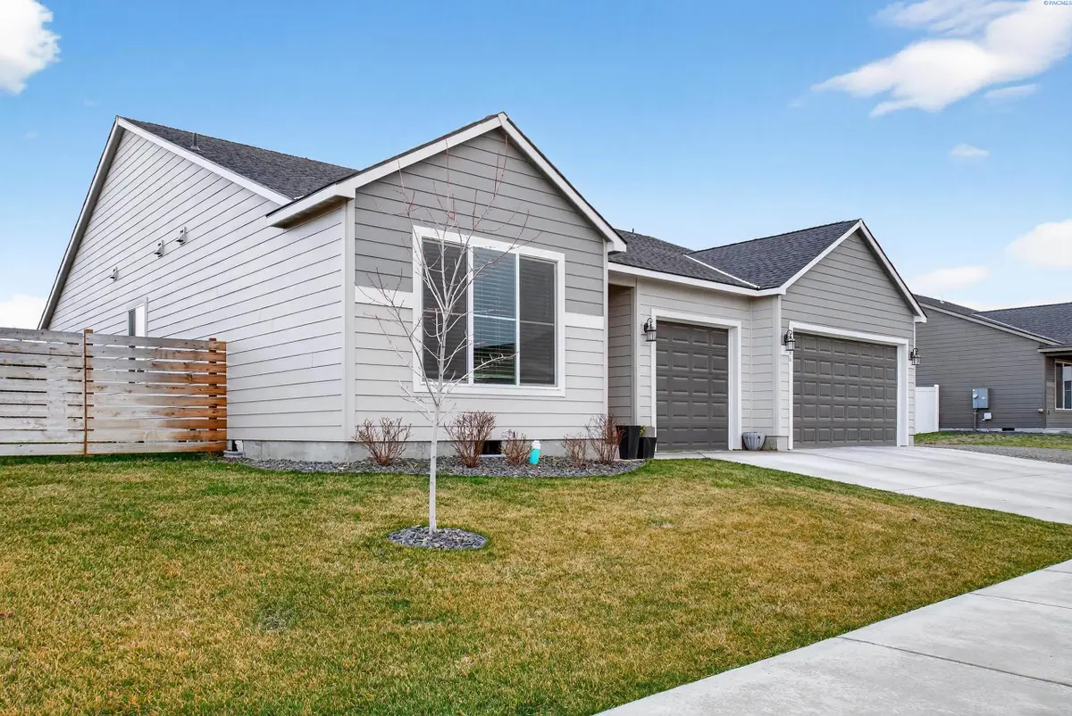 306 Ruby Ave, Grandview, WA 98930 - #1