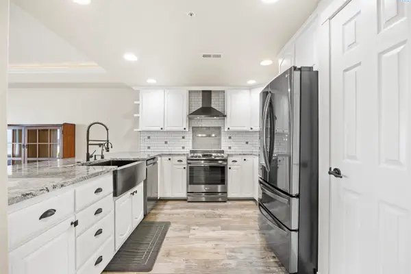 300 Columbia Point Dr. #D101, Richland, WA 99352