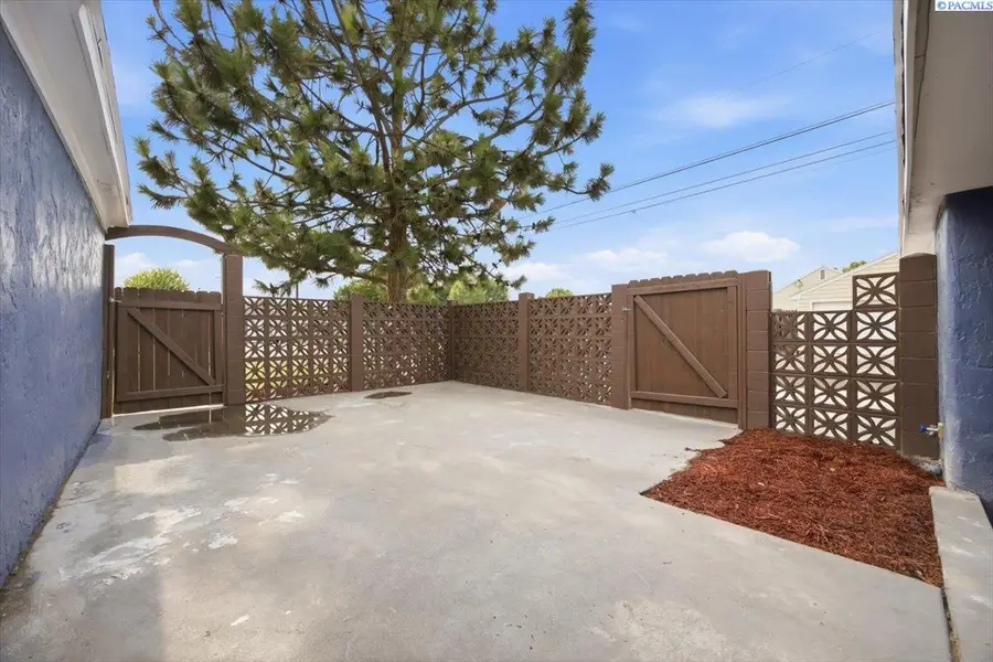 807 N 12th Ave, Pasco, WA 99301 - #2