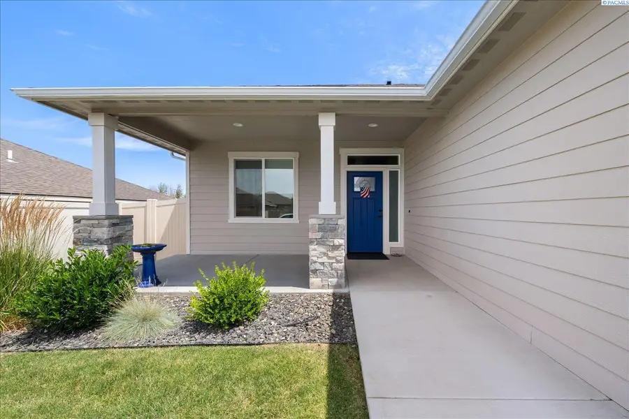 3701 S Van Buren Pl, Kennewick, WA 99338 - #3
