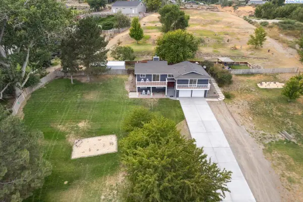 3026 Escolar Rd, Kennewick, WA 99338