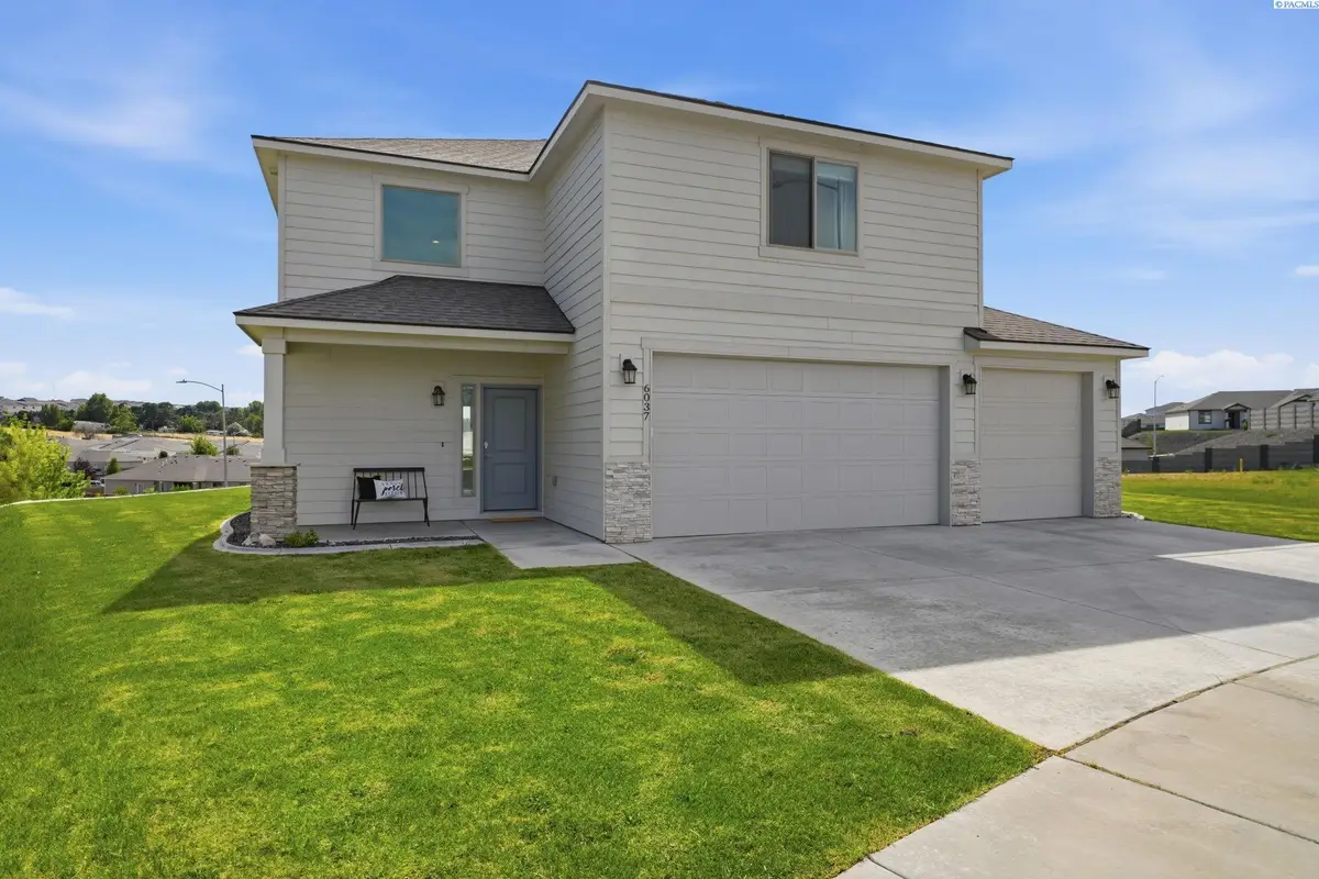 6037 W 32nd Ave, Kennewick, WA 99338 - #1