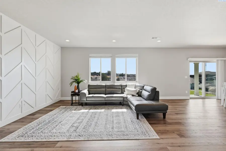 6037 W 32nd Ave, Kennewick, WA 99338 - #2