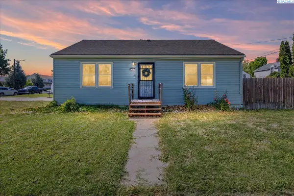 1305 Van Giesen St, Richland, WA 99354