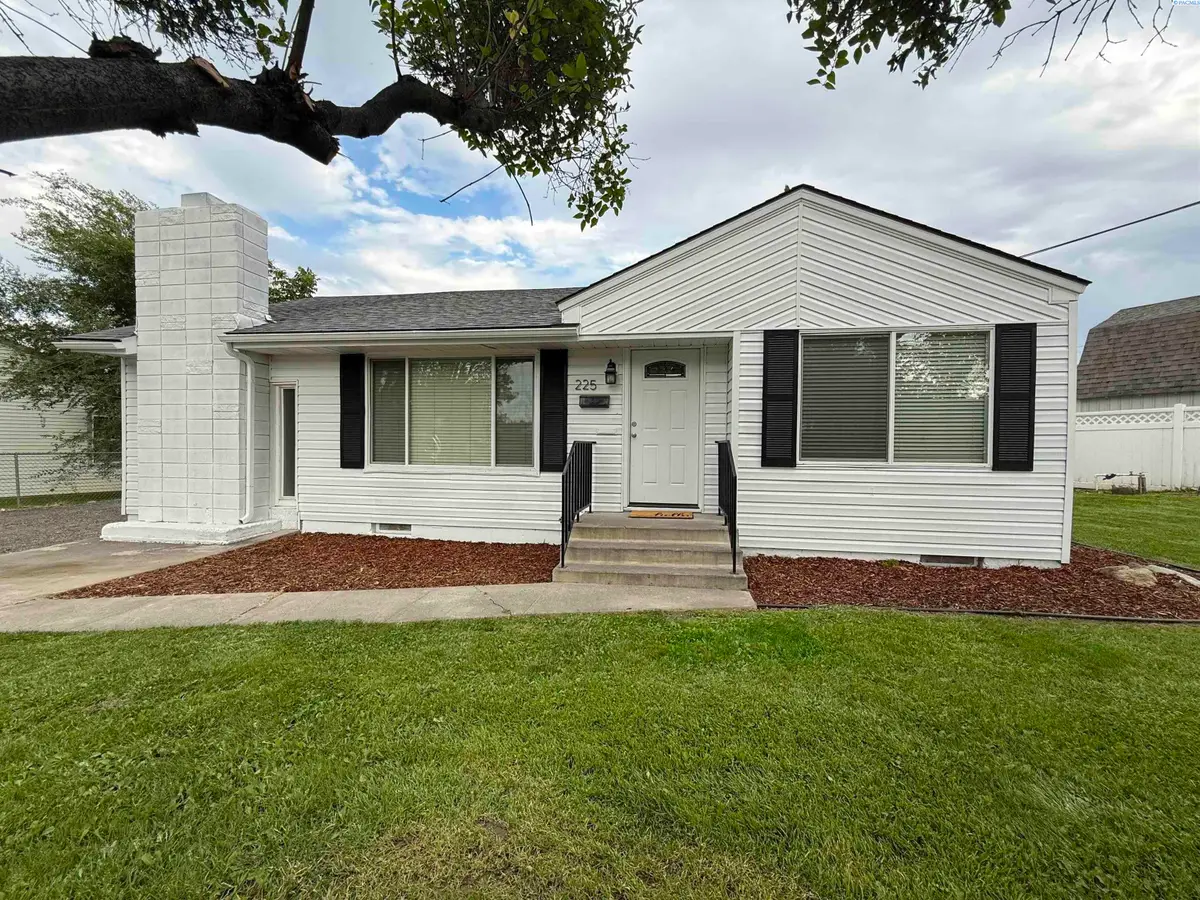 225 S Waverly St, Kennewick, WA 99336 - #1
