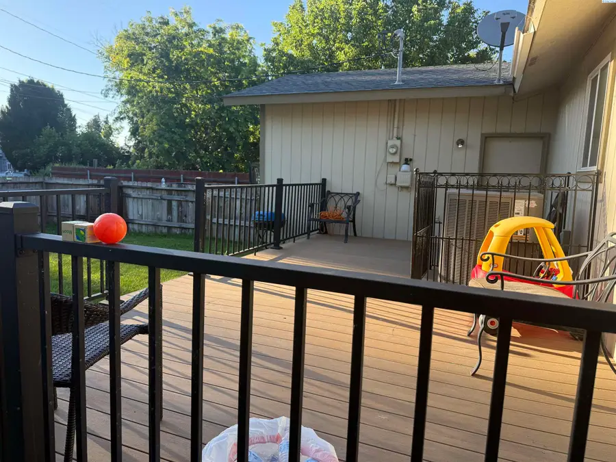 1015 Alice St., Prosser, WA 99350 - #3