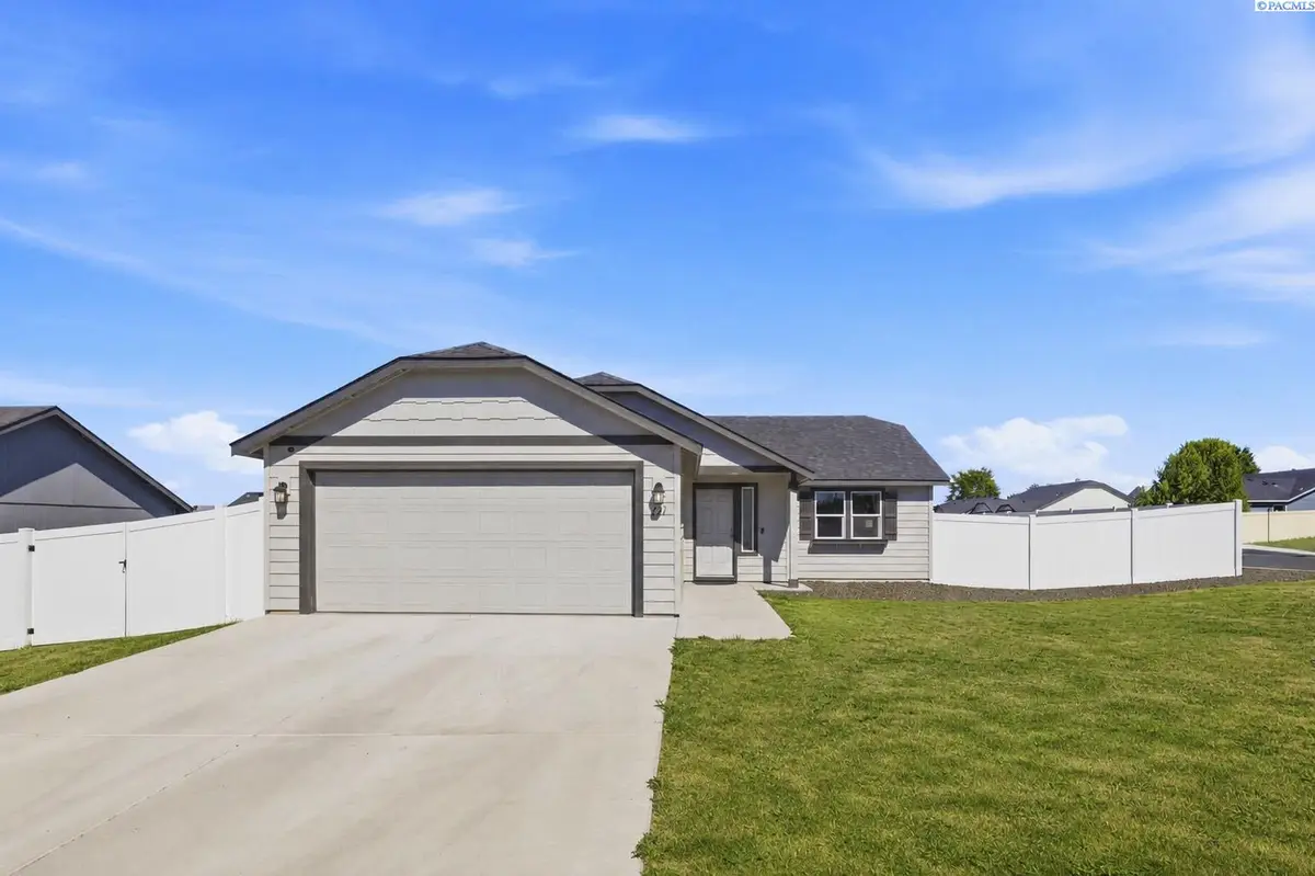 121 Bitters Loop, Grandview, WA 98930 - #1