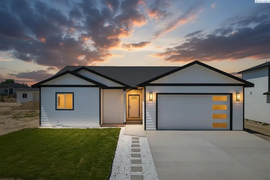 309 Olivia St, Sunnyside, WA 98944 - #2