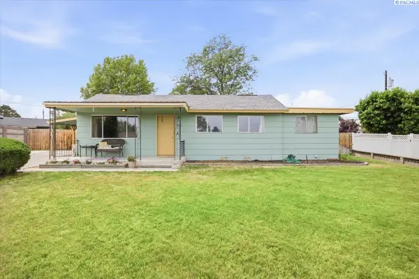 2711 W 6th Place, Kennewick, WA 99336