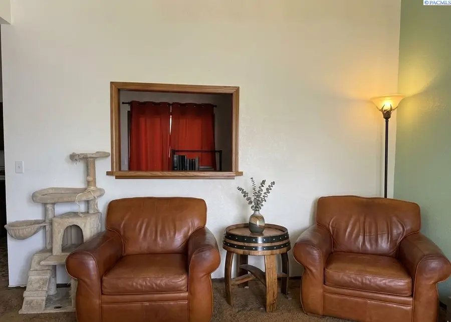 1602 W 15th Ave, Kennewick, WA 99337 - #2