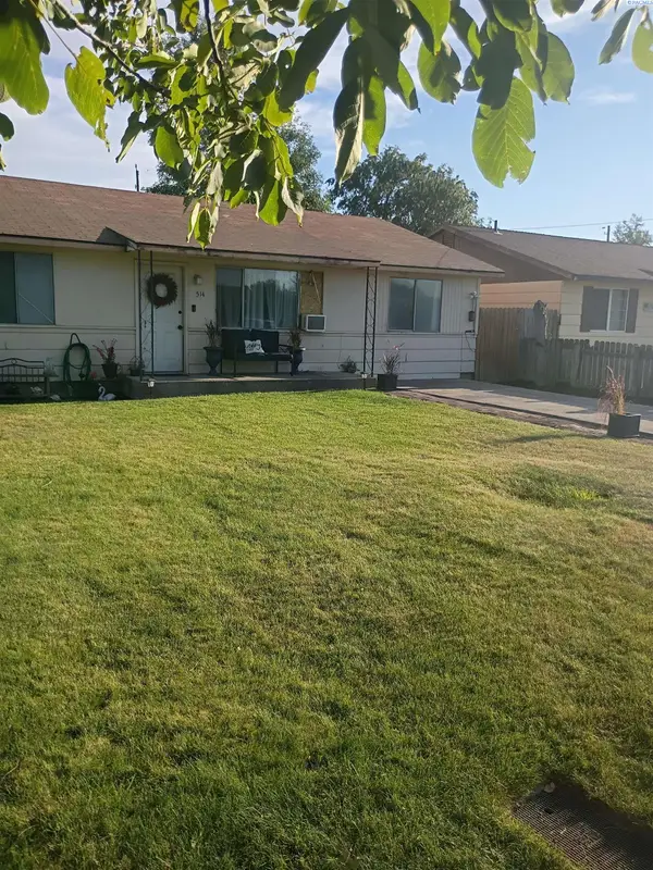 514 t Cedar St, Mabton, WA 98935