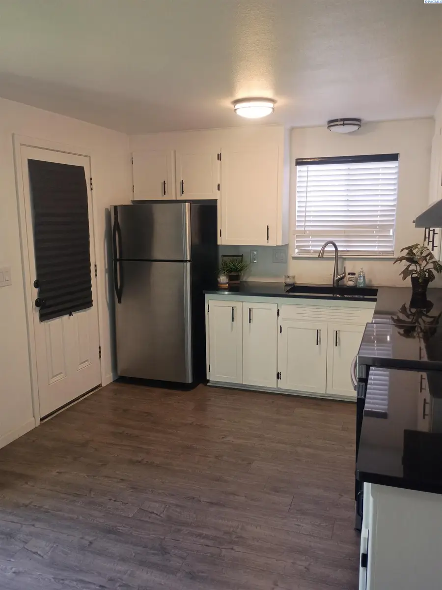 514 t Cedar St, Mabton, WA 98935 - #3