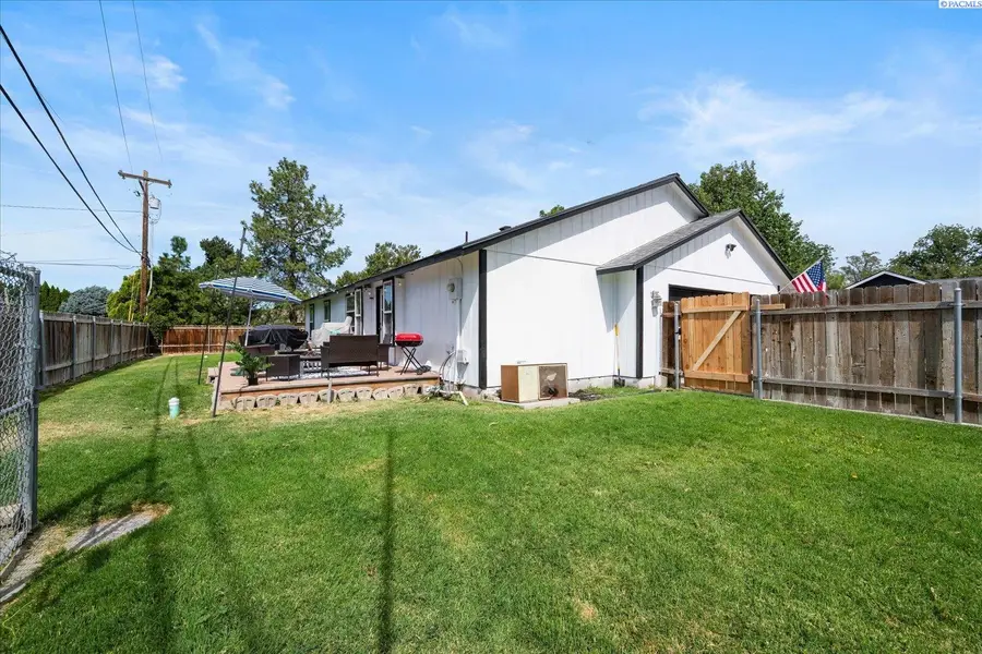 1520 S Vancouver St, Kennewick, WA 99338 - #3