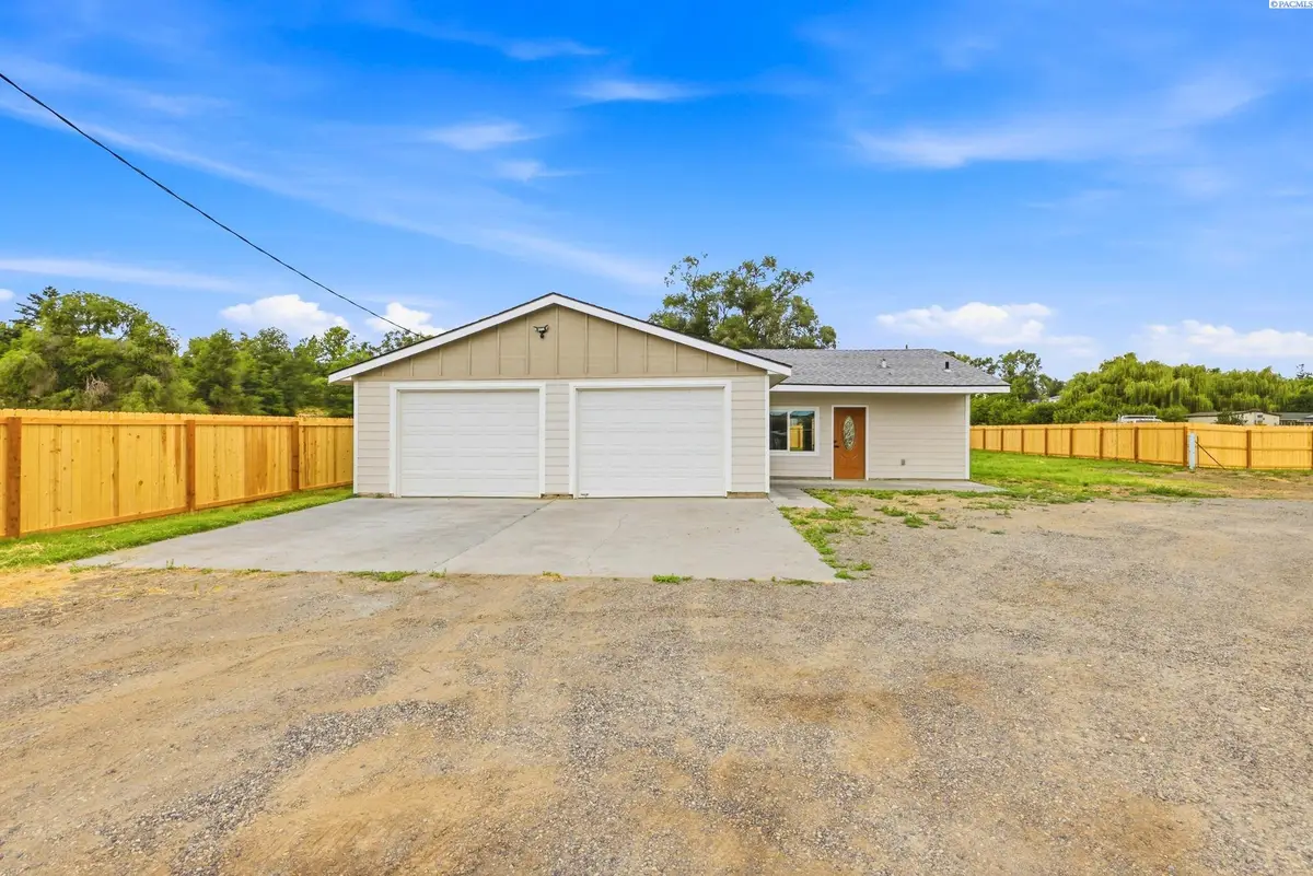 1001 E 7th Street, Benton City, WA 99320 - #1