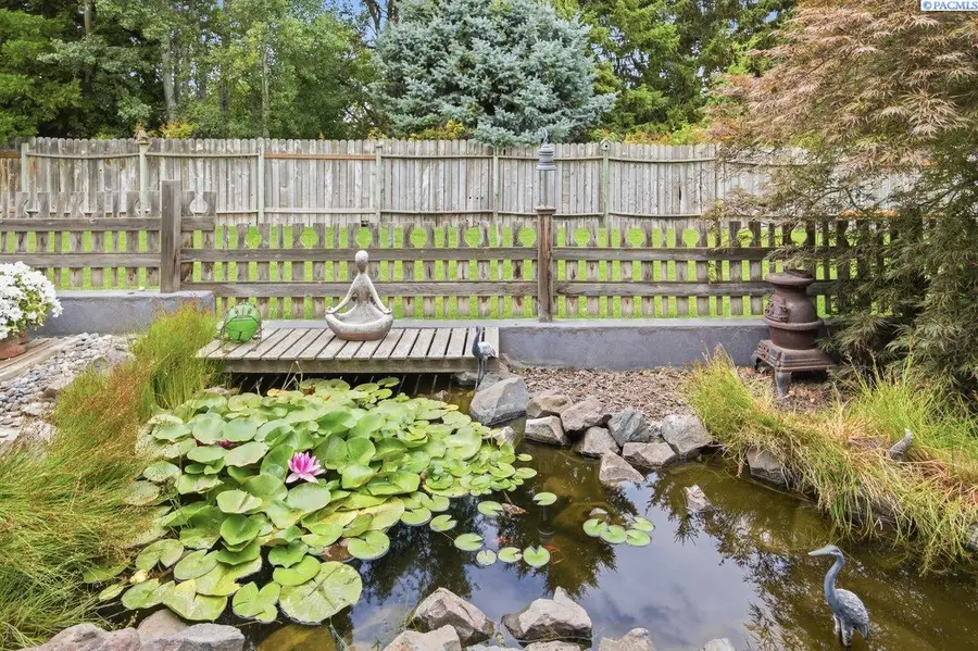 203 E 45th Pl, Kennewick, WA 99337 - #3