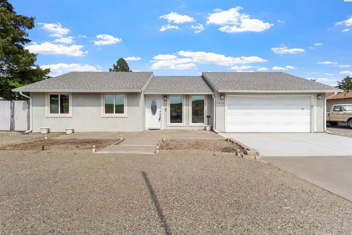 1204 N 62nd Avenue, West Richland, WA 99353 - #1